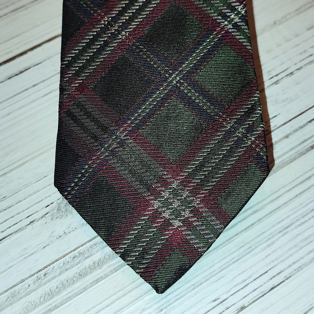 Brooks Brothers Pure Silk 346 Green and Burgundy Plaid Tie. NWT Made In USA